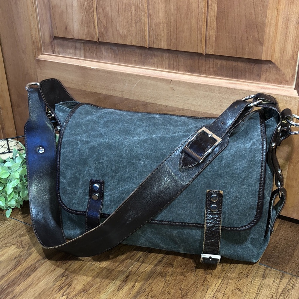 Sundance Black and Brown Satchel - Picture 2 of 16